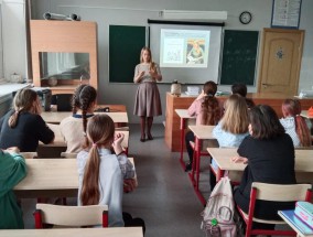 Писательница Ольга Алифанова встретилась с учащимися Мосальской школы № 2