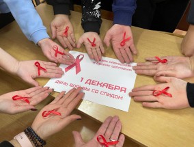 Педагоги мосальского Дома творчества провели акцию «Красная ленточка»